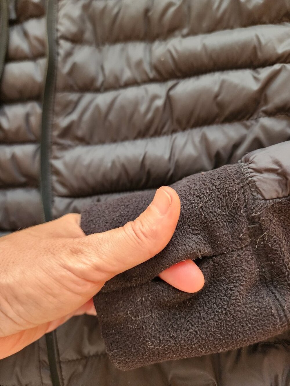 GapFit PrimaLoft Hybrid Hooded Puffer Jacket Black Medium | Thumbholes - Picture 6 of 9
